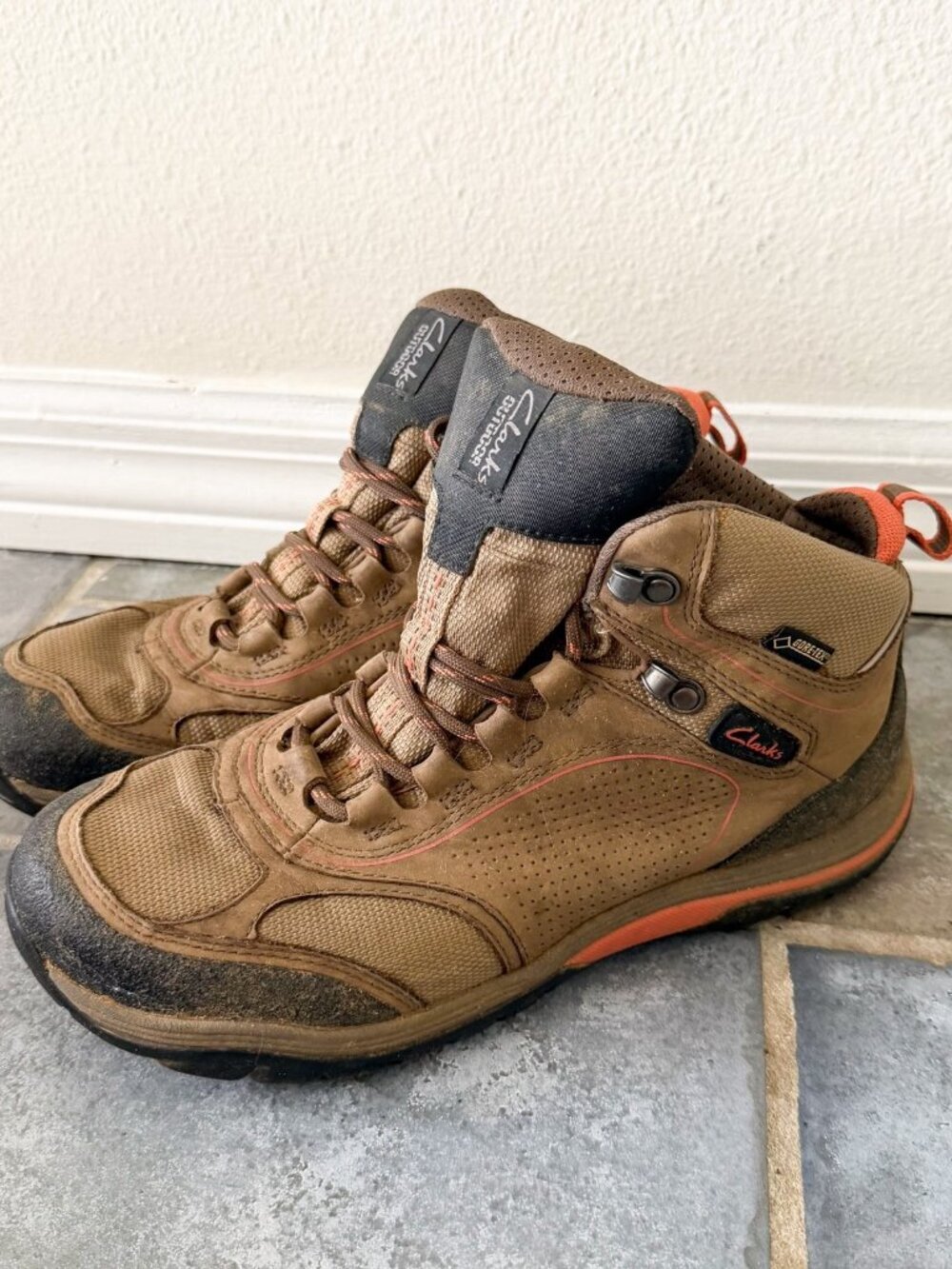 Clarks Gore-Tex Hiking Boots Tan Brown Waterproof Trail Shoes Men’s 9
